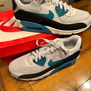 NIKE AIRMAX 90 ESSENTIAL EMERALD WMNS SZ 10.5 616730 017. NWB!